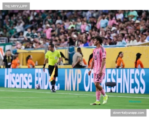 巴黎新援克瓦拉茨赫利亚欧冠首秀一条龙破门，彰显个人技术